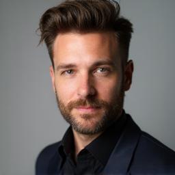Professional headshot of Antoine Moreau, Coloring Expert at L'Art de la Coiffure